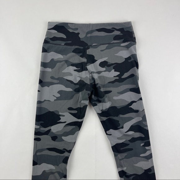 Wild Fable Crop Leggings Womens Small Gray Camo - Picture 8 of 8